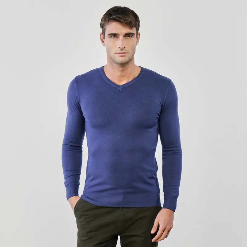 Maglione blu da uomo in tinta unita con scollo a V