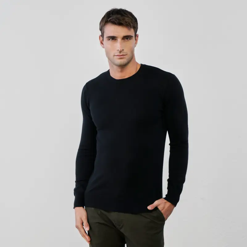 Maglione nero da uomo in tinta unita