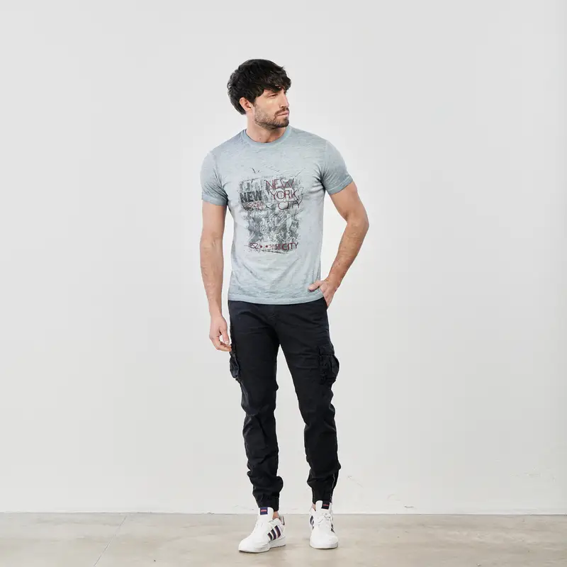 Pantaloni blu con tasconi