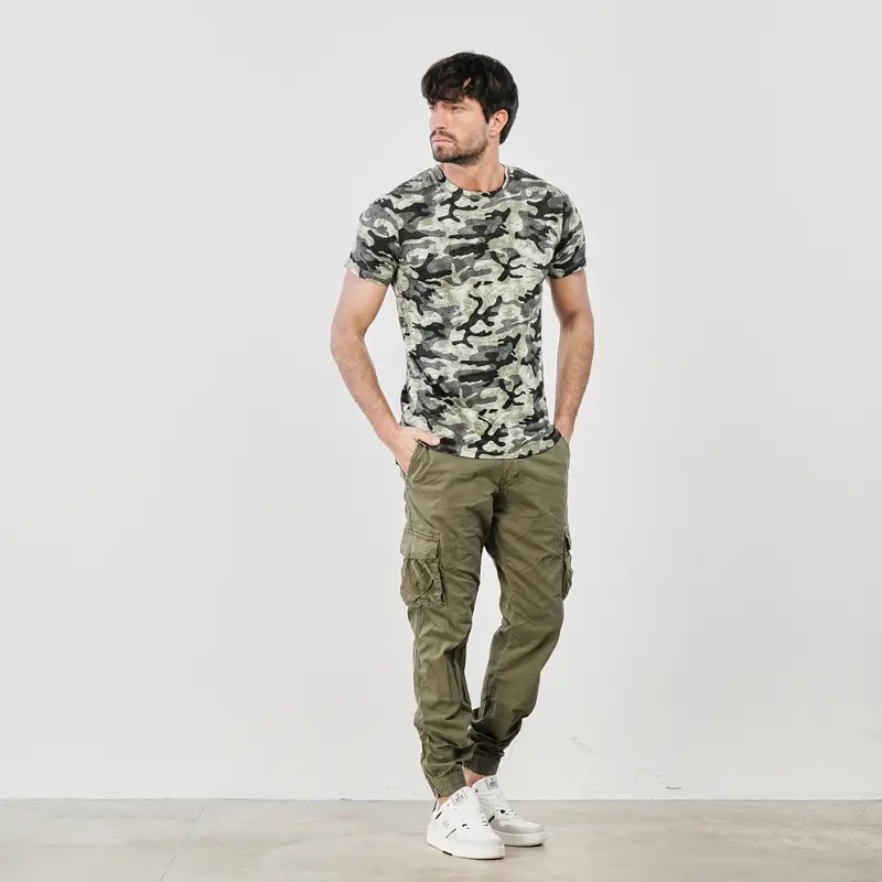 Pantaloni verdi con tasconi