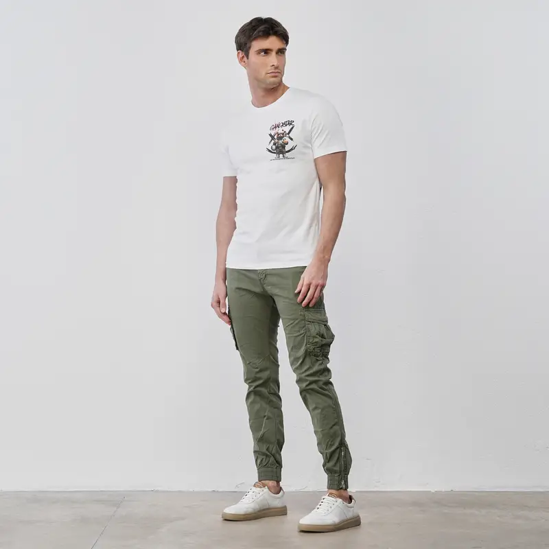 Pantaloni verdi da uomo con tasconi e polsini con zip