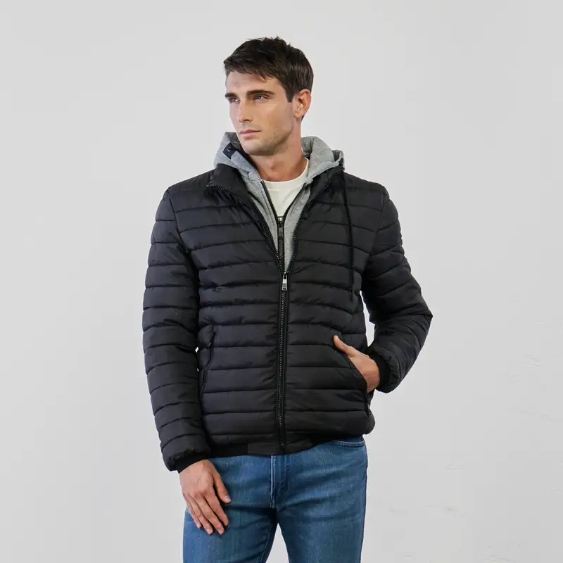 Piumino nero da uomo con tasche e inserto in felpa