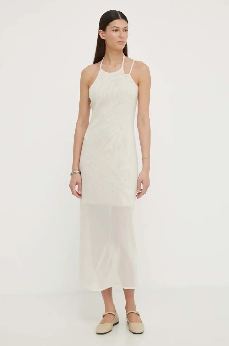 vestito colore beige