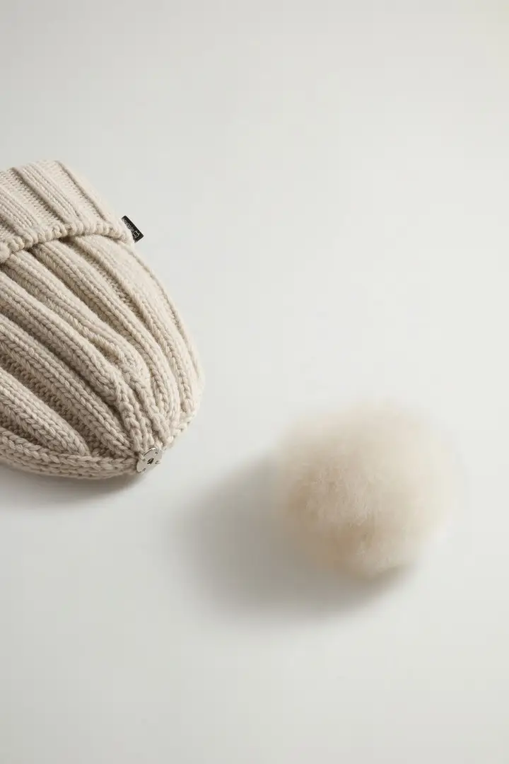 Berretto da bambina in pura lana vergine con pompon rimovibile Beige Oatmeal miniatura 3
