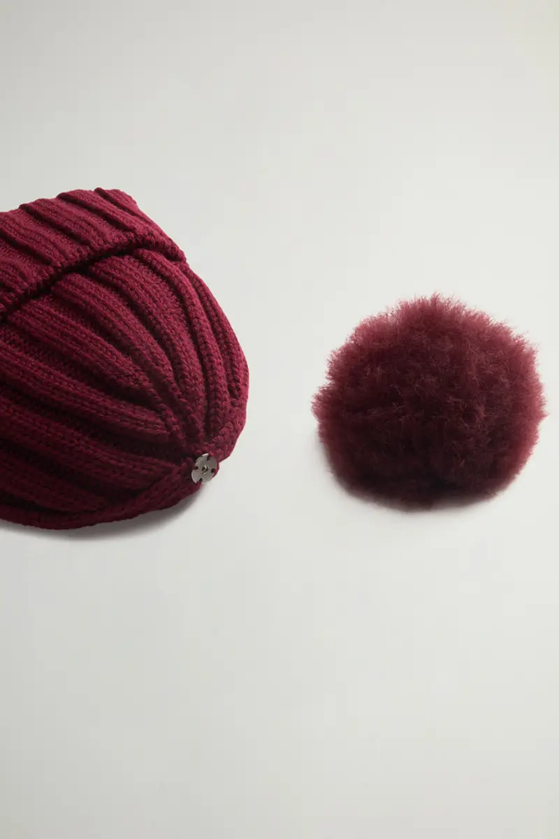 Donna Berretto in lana vergine Merino con pompon in cashmere rimovibile Rosso Winetasting miniatura 3