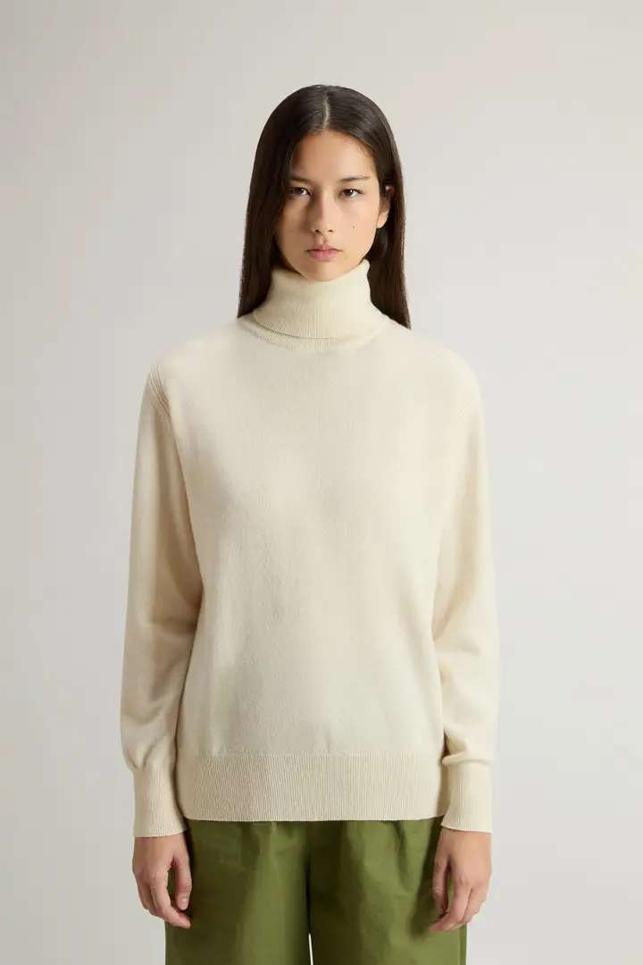 donna Maglione a collo alto in puro cashmere Bianco Milky Cream