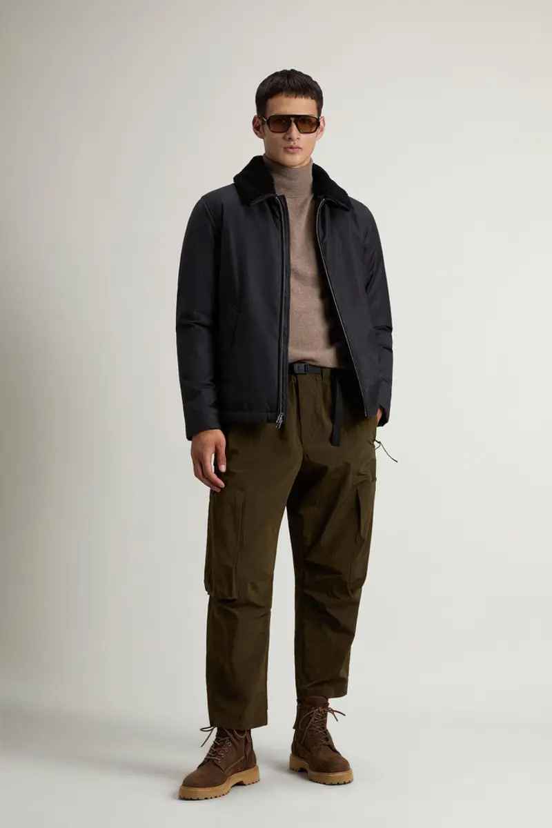 Uomo Giacca in pura lana italiana realizzato utilizzando un tessuto Loro Piana Nero Graphite Melange