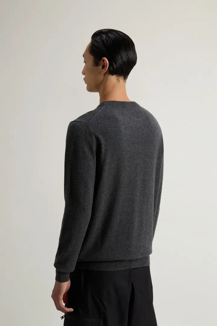 uomo Maglione girocollo in puro cashmere Grigio Charcoal Melange miniatura 2