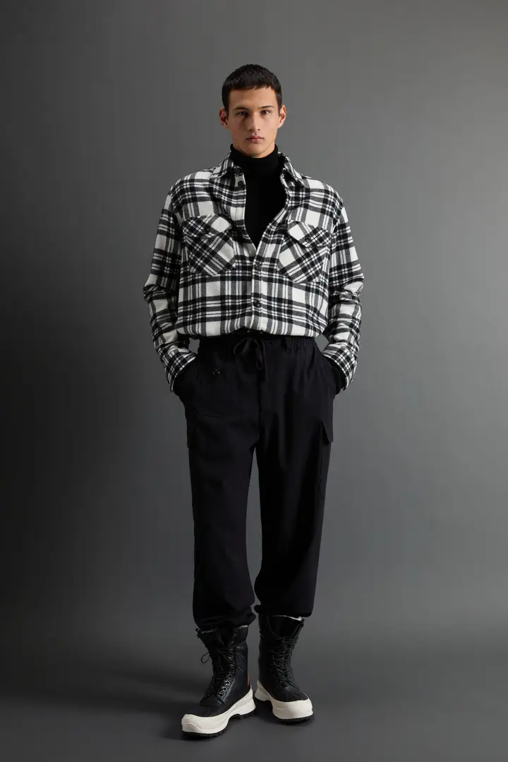 Woolrich Pantaloni cargo Uomo Nero 4176281