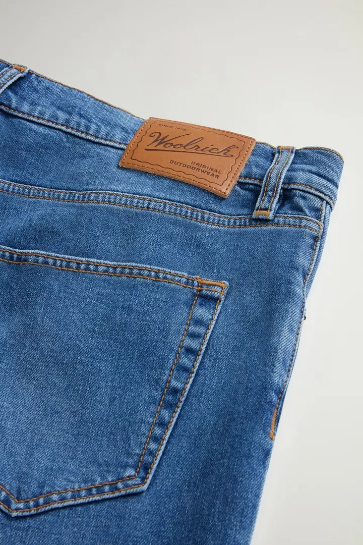 uomo Pantaloni Contemporary a cinque tasche in denim di cotone elasticizzato Blu Stone Washed miniatura 2