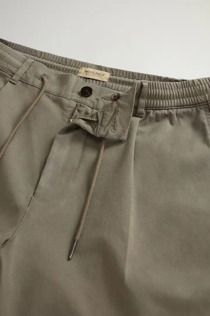 uomo Pantaloni Milton in twill di cotone tinti in capo Verde Smokey Olive miniatura 3