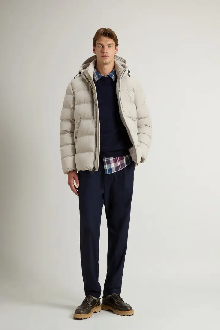 Uomo Piumino in nylon elasticizzato con finitura opaca Grigio Dove