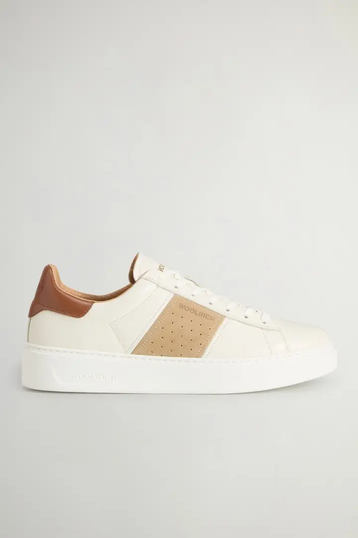 uomo Sneakers Classic Court in pelle di vitello con dettagli in camoscio Bianco Off White Beige