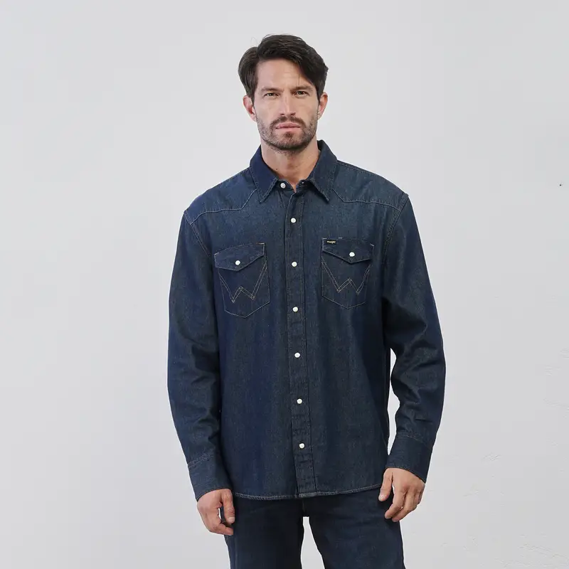 Camicia blu in denim da uomo con bottoni