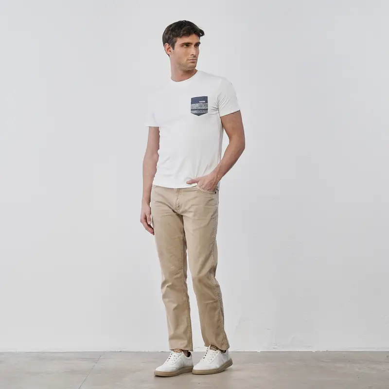 Pantaloni beige da uomo con tasche