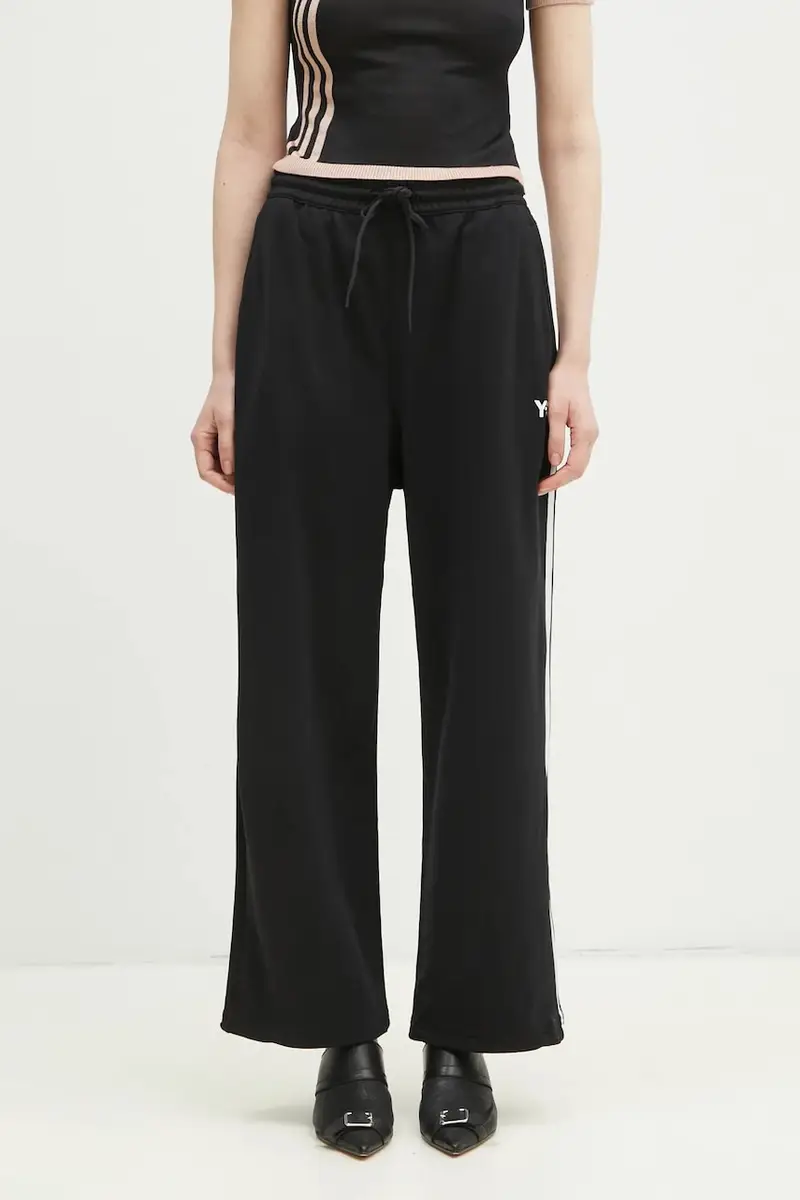 pantaloni della tuta 3-Stripes Slim Track Pant donna colore nero con applicazione IW7457