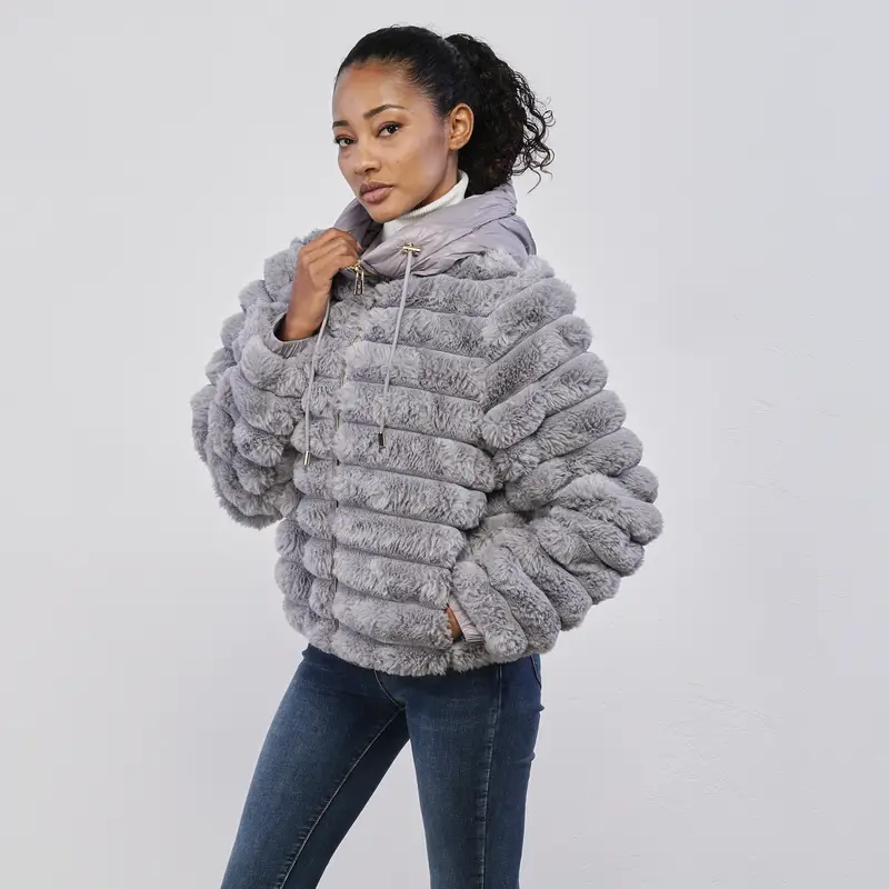 Eco pelliccia grigia da donna con cappuccio e tasche