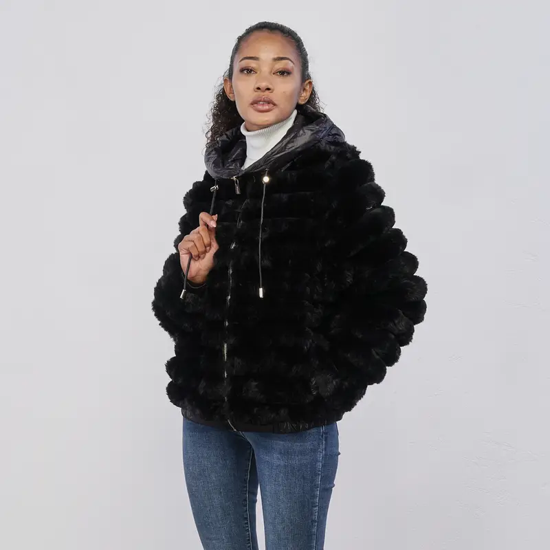 Eco pelliccia nera da donna con cappuccio e tasche