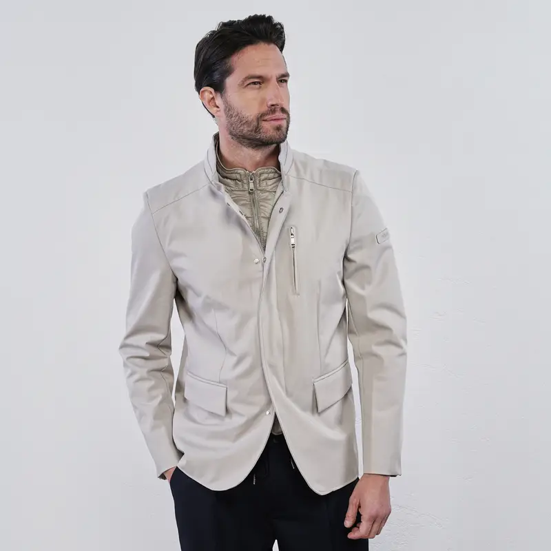 Giacca beige taglio elegante da uomo con tasche e zip
