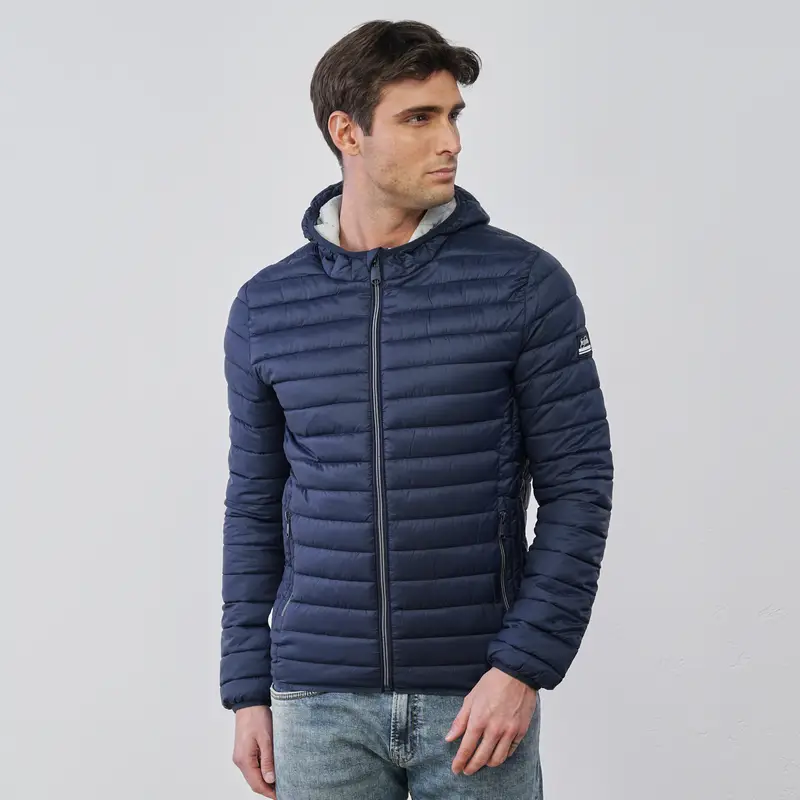 Piumino blu leggero da uomo con cappuccio