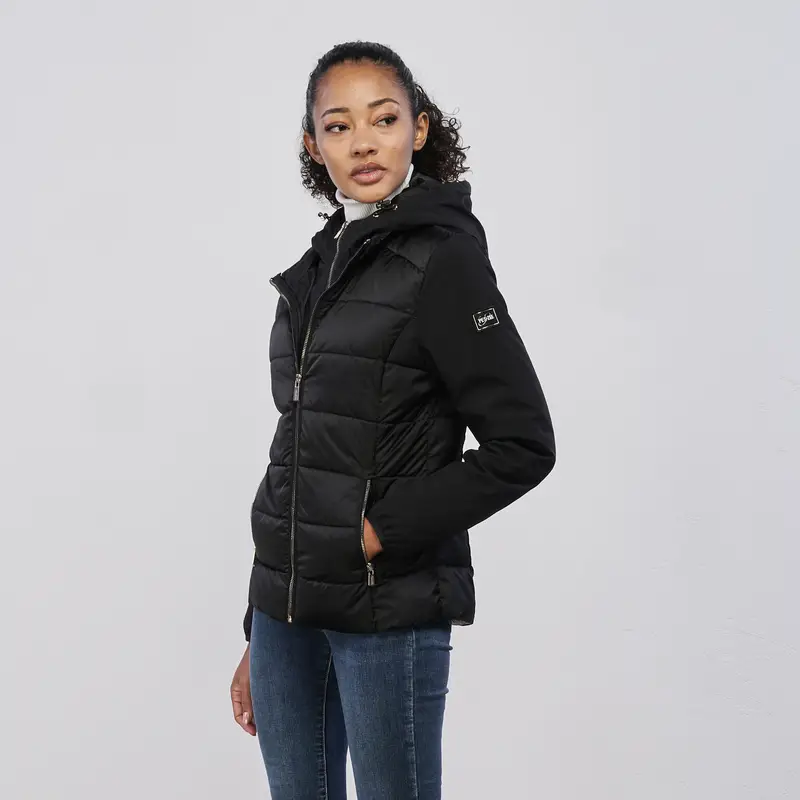 Piumino corto nero da donna con inserto trapuntato e cappuccio