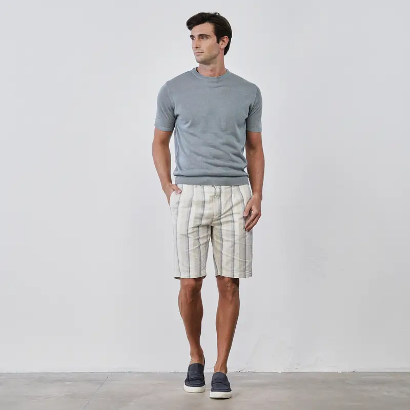 Shorts beige e azzurri a righe da uomo in tessuto misto lino
