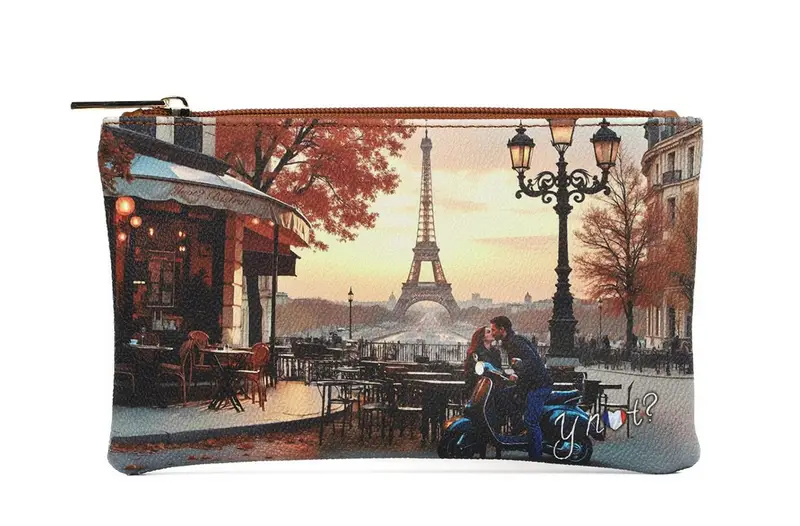 Bustina Ynot? 341 Kisses from Paris