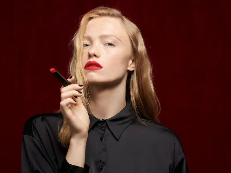 Labbra Rouge Pur Couture The Slim Velvet Radical 306 Red Urge - Rossetti miniatura 5