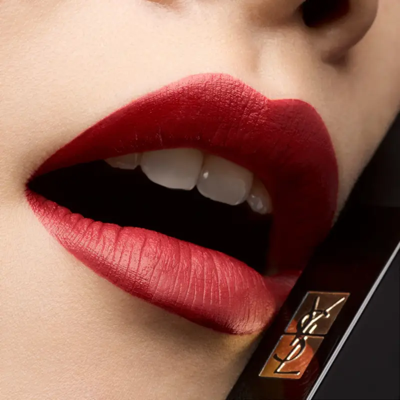 Labbra Rouge Pur Couture The Slim Velvet Radical 309 Fatal Carmin - Rossetti miniatura 4