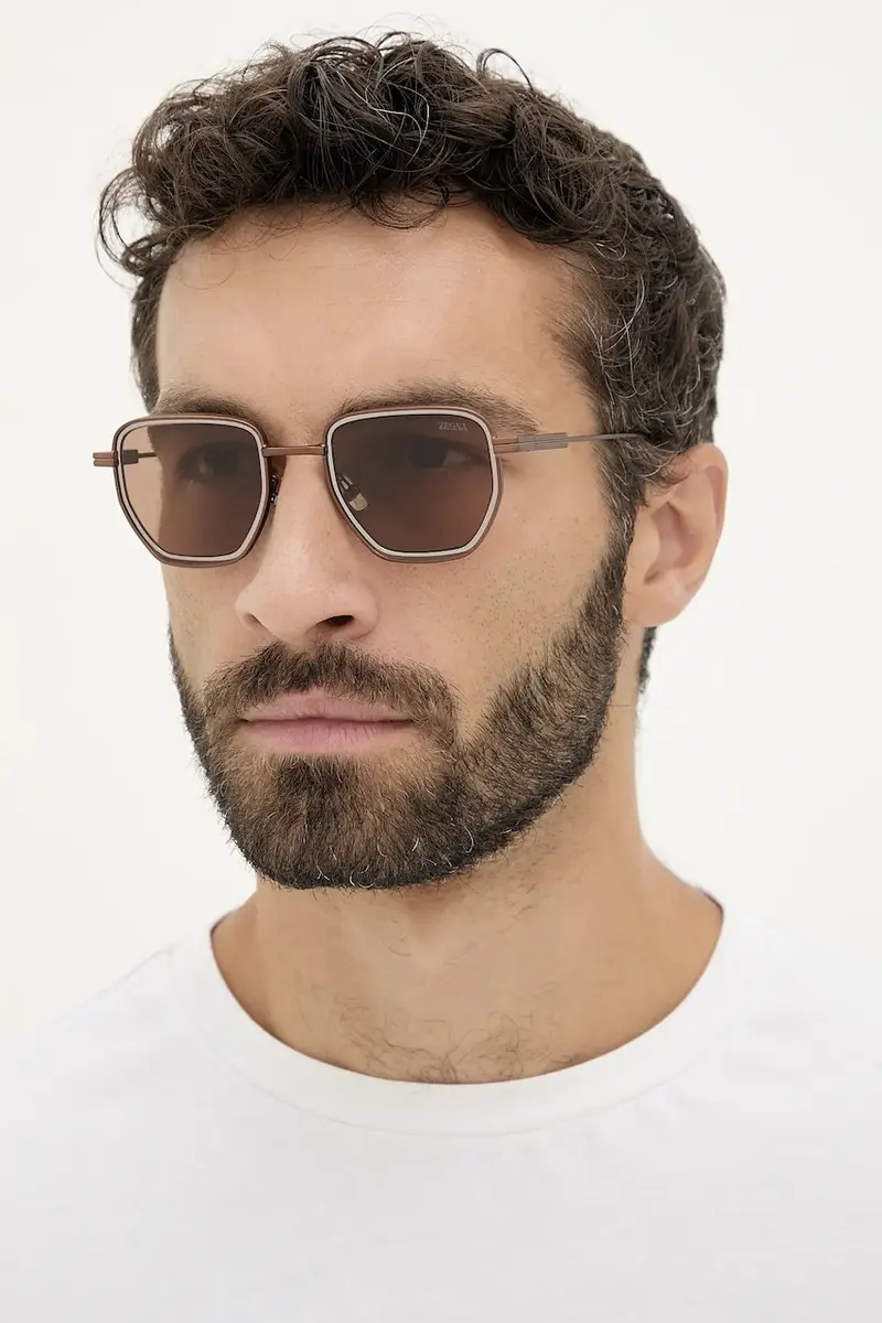 occhiali da sole colore marrone EZ0256_4938E