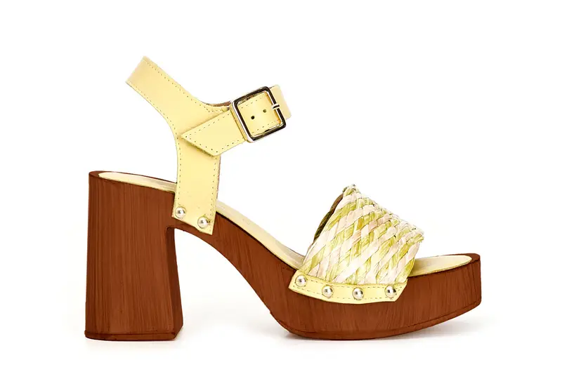 zoccoli con tacco in legno e fascia decorativa in rafia intrecciata bicolore multi giallo